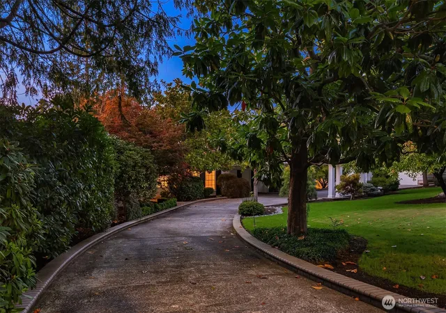 Photo 4 of Single family home for sale at 3727 Shore Ave, Everett, WA 98203 | MLS# NWM2556097 | Listing updated on 2026-09-22