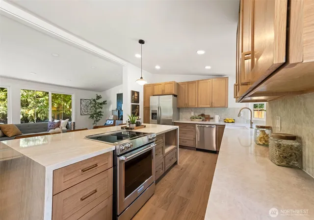 Photo 4 of Single family home for sale at 8655 NE 170th Street, Kenmore, WA 98028 | MLS# NWM2556137 | Listing updated on 2026-09-30