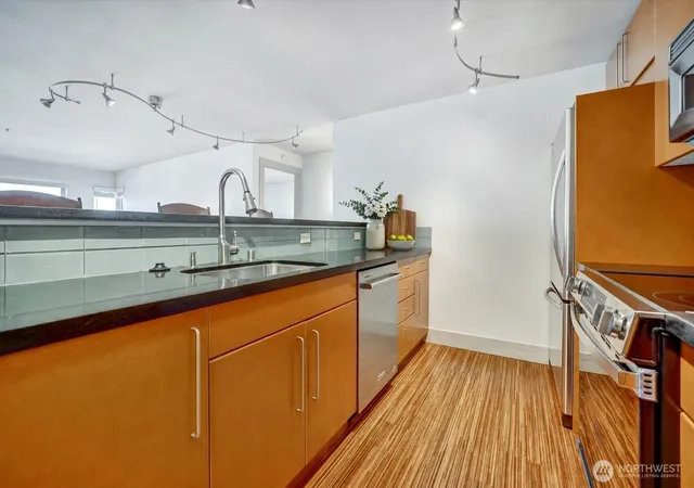 Photo 4 of Condo for sale at 1550 Eastlake Ave E #503, Seattle, WA 98102 | MLS# NWM2556157 | Listing updated on 2026-09-22