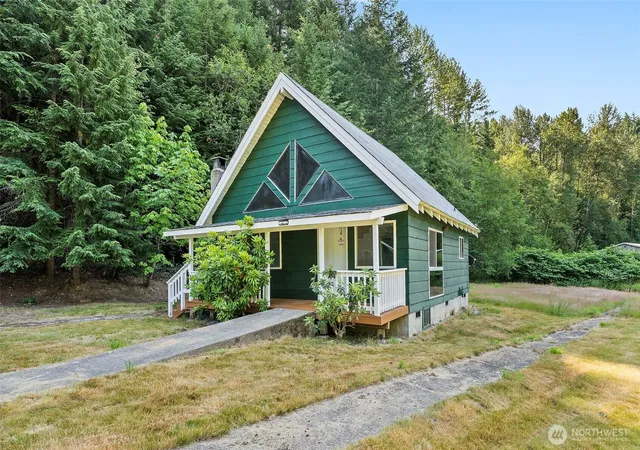 Photo 3 of Sale Pending at 995 Davis Lake Rd, Morton, WA 98356 | MLS# NWM2556168 | Listing updated on 2026-10-02