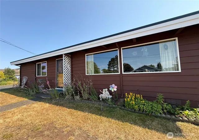 Photo 3 of Single family home for sale at 201 W Seattle Ave, Westport, WA 98595 | MLS# NWM2556182 | Listing updated on 2026-09-25