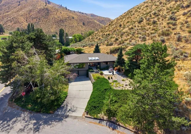 Single family home for sale at 1030 Canyonside Rd, Wenatchee, WA 98801 | MLS# NWM2556227