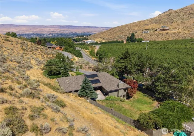 Photo 1 of Single family home for sale at 1030 Canyonside Rd, Wenatchee, WA 98801 | MLS# NWM2556227 | Listing updated on 2026-10-24