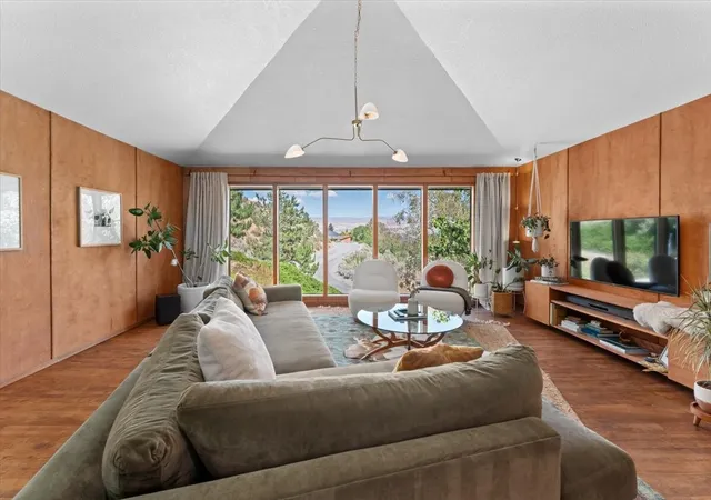 Photo 3 of Single family home for sale at 1030 Canyonside Rd, Wenatchee, WA 98801 | MLS# NWM2556227 | Listing updated on 2026-10-24
