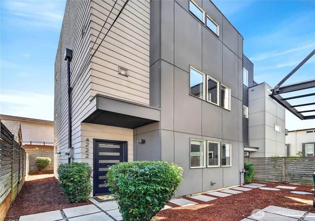 Photo 3 of Single family home for sale at 4222 Linden Ave N, Seattle, WA 98103 | MLS# NWM2556234 | Listing updated on 2026-09-24