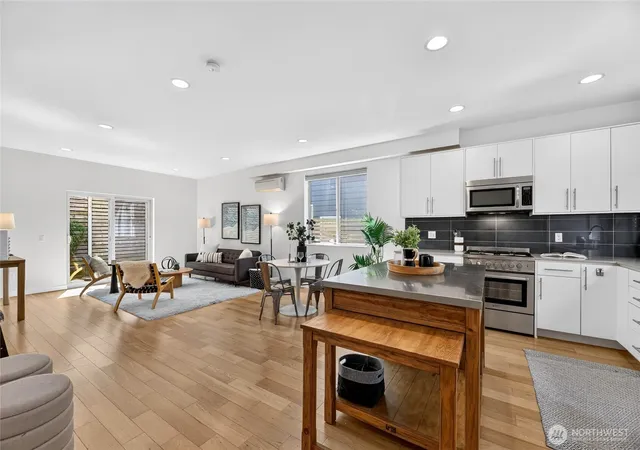 Photo 4 of Single family home for sale at 4222 Linden Ave N, Seattle, WA 98103 | MLS# NWM2556234 | Listing updated on 2026-09-24