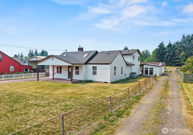 Photo 1 of Single family home for sale at 2631 48th Avenue, Longview, WA 98632 | MLS# NWM2556235 | Listing updated on 2026-09-22