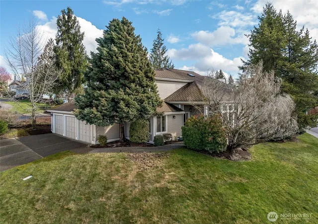 Photo 2 of Single family home for sale at 1704 Field Pl Ne, Renton, WA 98059 | MLS# NWM2556237 | Listing updated on 2026-09-22