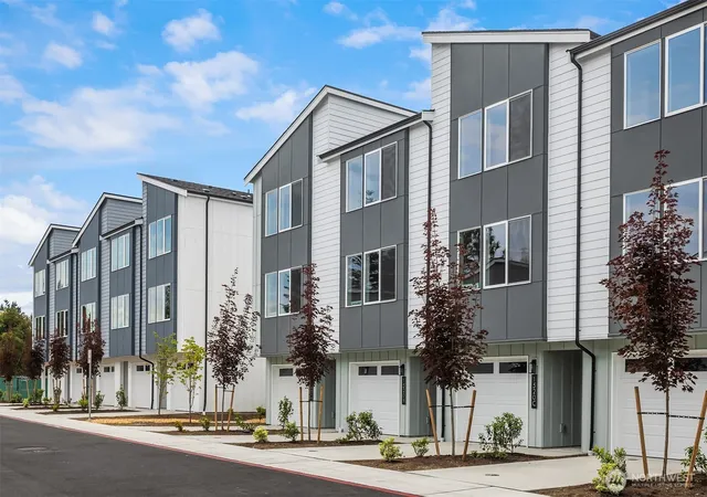 Photo 3 of Townhouse for sale at 1520 Holw Dale Pl #D, Everett, WA 98204 | MLS# NWM2556262 | Listing updated on 2026-10-02
