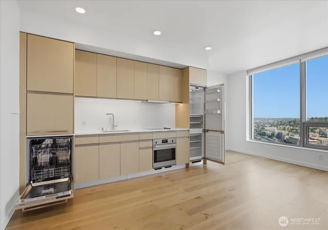 Photo 3 of Condo for sale at 1808 Minor Ave #3309, Seattle, WA 98101 | MLS# NWM2556264 | Listing updated on 2026-09-22
