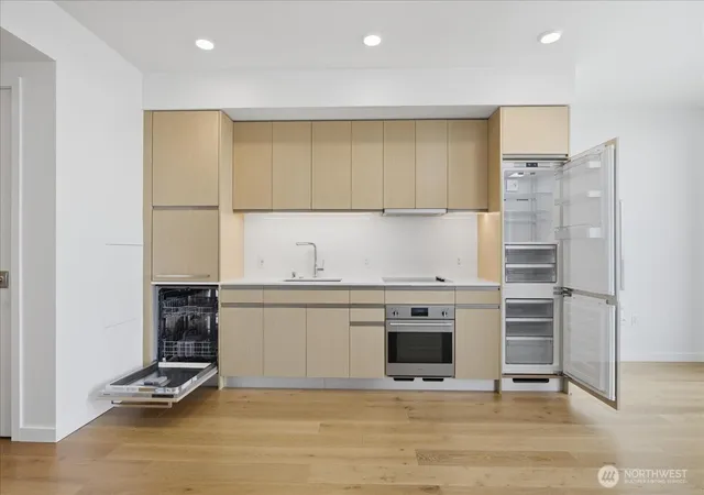 Photo 4 of Condo for sale at 1808 Minor Ave #3309, Seattle, WA 98101 | MLS# NWM2556264 | Listing updated on 2026-09-22