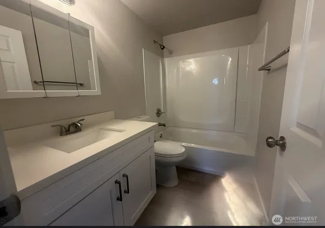 Photo 4 of House for sale at 404 S Division Ln, Tacoma, WA 98418 | MLS# NWM2556271 | Listing updated on 2026-09-22