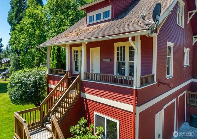 Photo 3 of Sale Pending at 5609 318th Avenue Ne, Carnation, WA 98014 | MLS# NWM2556273 | Listing updated on 2026-09-25