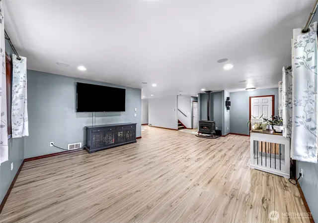 Photo 4 of Sale Pending at 24723 Jim Crk Rd, Arlington, WA 98223 | MLS# NWM2556278 | Listing updated on 2026-09-25