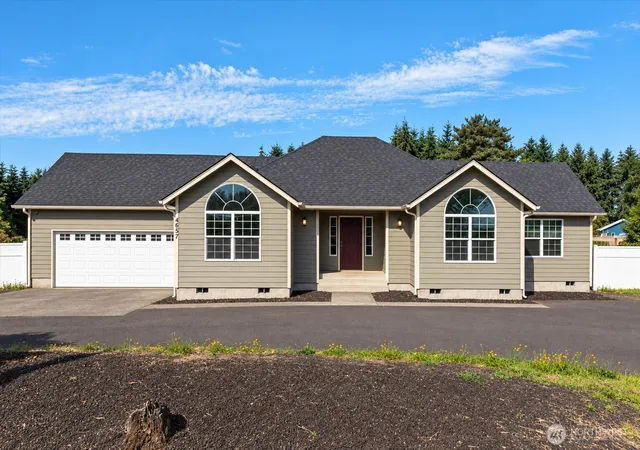 Photo 2 of Single family home for sale at 4657 Ohio St, Longview, WA 98632 | MLS# NWM2556321 | Listing updated on 2026-09-22