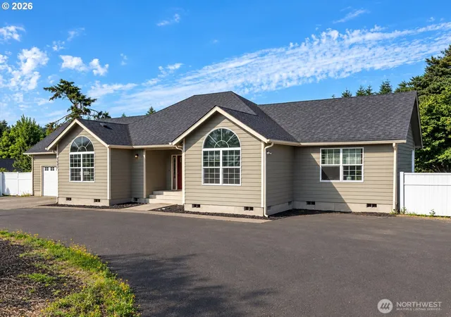 Photo 3 of Single family home for sale at 4657 Ohio St, Longview, WA 98632 | MLS# NWM2556321 | Listing updated on 2026-09-22