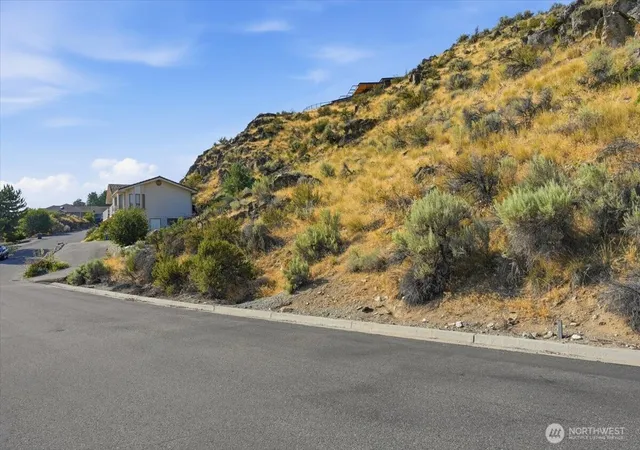 Photo 4 of Land for sale at 137 Long Dr, Chelan, WA 98816 | MLS# NWM2556360 | Listing updated on 2026-09-22
