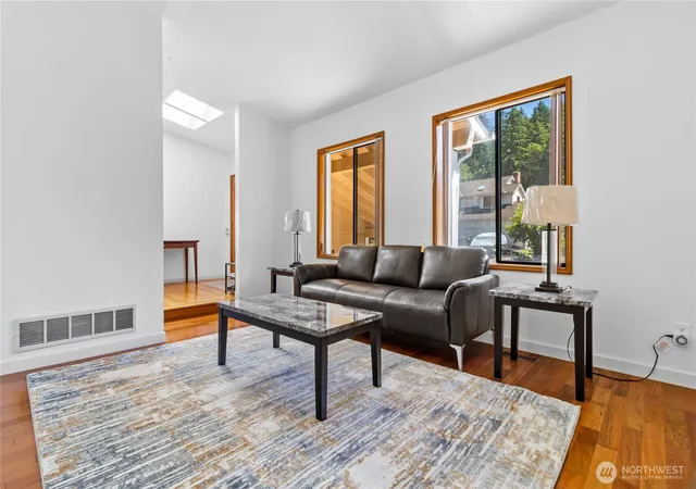 Photo 3 of Single family home for sale at 32827 12th Avenue Sw, Federal Way, WA 98023 | MLS# NWM2556370 | Listing updated on 2026-09-22