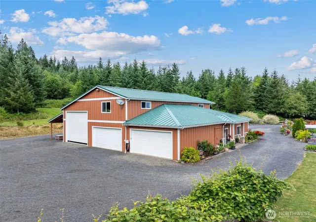 Photo 3 of Single family home for sale at 222 Volcano Ln, Chehalis, WA 98532 | MLS# NWM2556389 | Listing updated on 2026-09-19