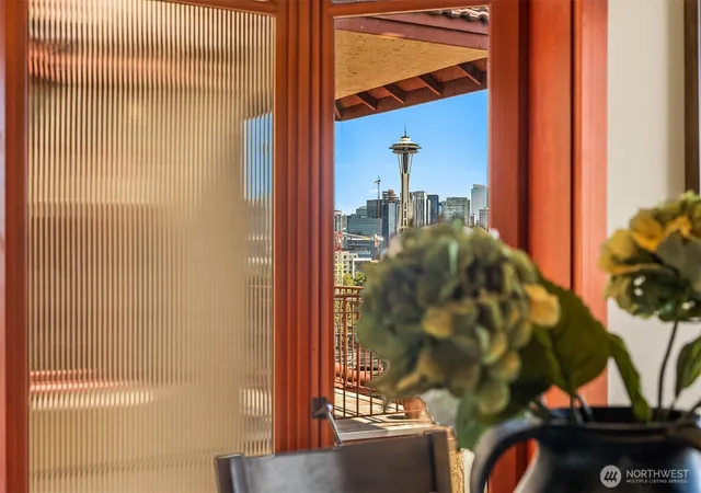 Photo 4 of Townhouse for sale at 371 W Olympic Pl, Seattle, WA 98119 | MLS# NWM2556420 | Listing updated on 2026-09-22