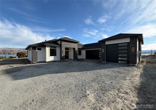 Photo 2 of Single family home for sale at 21 Loretta Ln, Chelan, WA 98816 | MLS# NWM2556422 | Listing updated on 2026-09-27