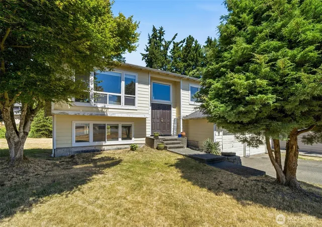 Photo 2 of Single family home for sale at 12516 Se 225th Court, Kent, WA 98031 | MLS# NWM2556435 | Listing updated on 2026-09-22