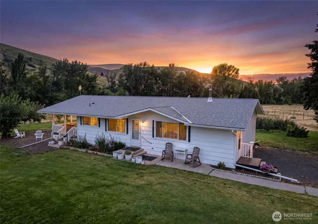 Photo 1 of Single family home for sale at 100 Vernon Ln, Dayton, WA 99328 | MLS# NWM2556442 | Listing updated on 2026-10-08