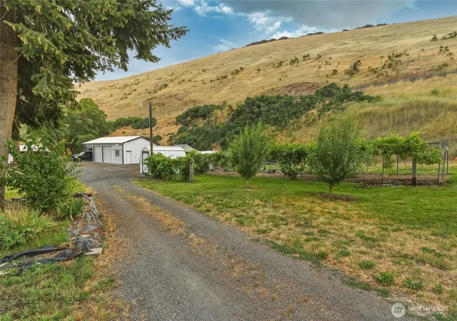 Photo 3 of Single family home for sale at 100 Vernon Ln, Dayton, WA 99328 | MLS# NWM2556442 | Listing updated on 2026-10-08