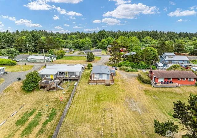 Photo 3 of Manufactured home for sale at 13301 North Pl, Long Beach, WA 98631 | MLS# NWM2556445 | Listing updated on 2026-09-24
