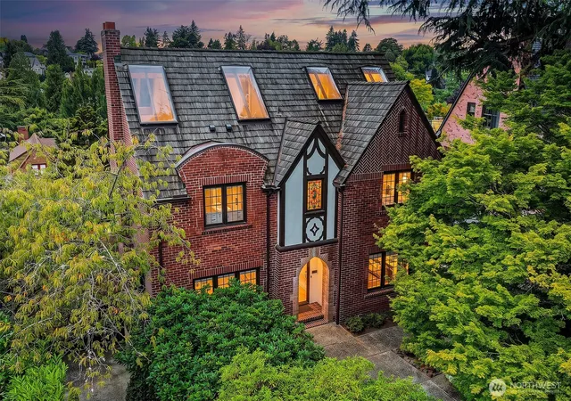 Photo 2 of Single family home for sale at 5201 Ne 43rd Street, Seattle, WA 98105 | MLS# NWM2556514 | Listing updated on 2026-09-25