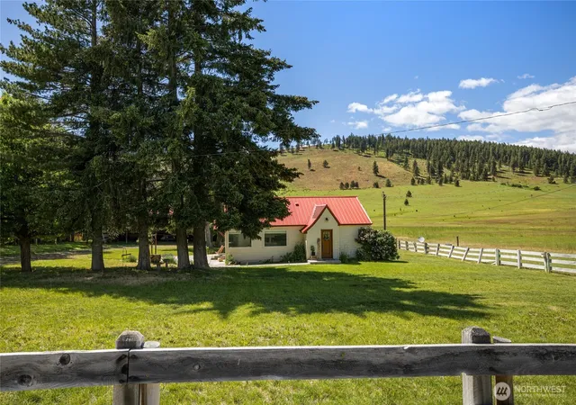 Photo 4 of Single family home for sale at 1371 Bettas Rd, Cle Elum, WA 98926 | MLS# NWM2556537 | Listing updated on 2026-09-22