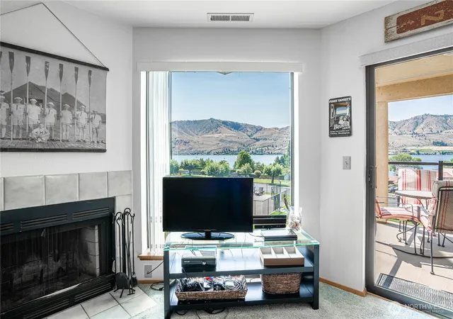 Photo 3 of Condo for sale at 100 Lake Chelan Shrs #17-11, Chelan, WA 98816 | MLS# NWM2556562 | Listing updated on 2026-09-22