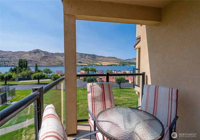 Photo 4 of Condo for sale at 100 Lake Chelan Shrs #17-11, Chelan, WA 98816 | MLS# NWM2556562 | Listing updated on 2026-09-22