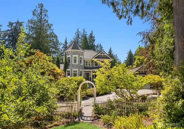 Photo 2 of Single family home for sale at 7205 Ne Dolphin Dr, Bainbridge Island, WA 98110 | MLS# NWM2556573 | Listing updated on 2026-09-28