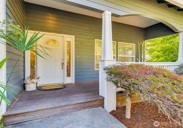 Photo 2 of Single family home for sale at 304 Ne 14th Avenue, Battle Ground, WA 98604 | MLS# NWM2556578 | Listing updated on 2026-09-21