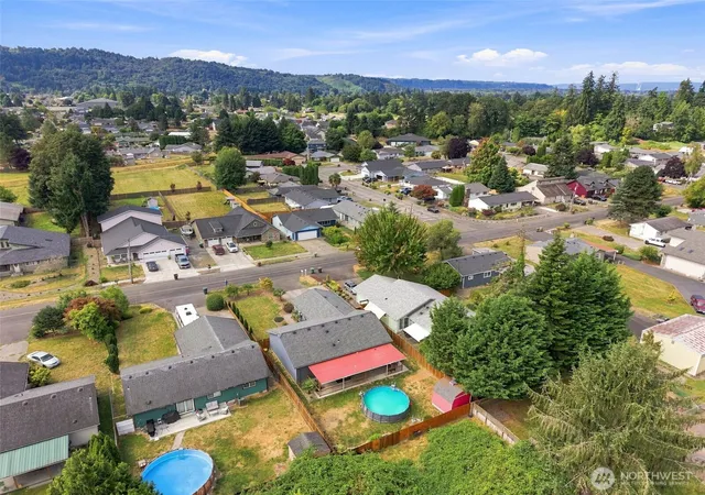 Photo 4 of Single family home for sale at 4236 Pennsylvania, Longview, WA 98632 | MLS# NWM2556623 | Listing updated on 2026-09-22