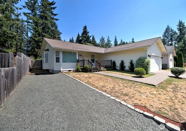 Photo 3 of Single family home for sale at 30 E Larch Pl, Shelton, WA 98584 | MLS# NWM2556649 | Listing updated on 2026-09-23