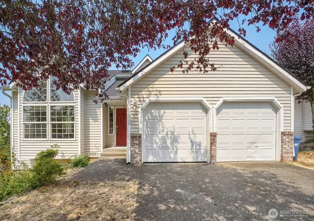 Photo 2 of Sale Pending at 17809 112th Avenue Se, Renton, WA 98055 | MLS# NWM2556662 | Listing updated on 2026-10-01