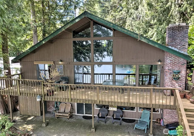 Photo 2 of Single family home for sale at 910 E St Andrews Dr, Shelton, WA 98584 | MLS# NWM2556666 | Listing updated on 2026-09-30
