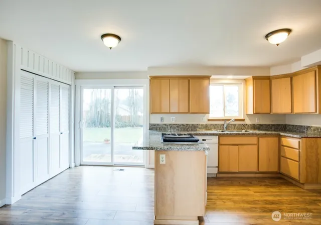 Photo 3 of Single family home for sale at 5701 S Mullen St, Tacoma, WA 98409 | MLS# NWM2556676 | Listing updated on 2026-09-24