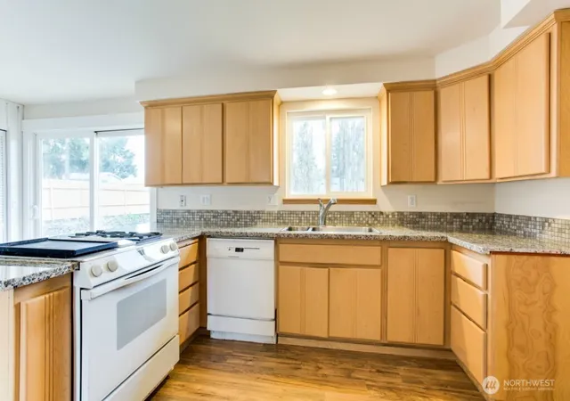 Photo 4 of Single family home for sale at 5701 S Mullen St, Tacoma, WA 98409 | MLS# NWM2556676 | Listing updated on 2026-09-24