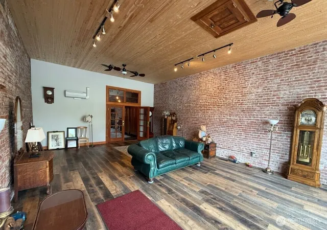 Photo 4 of Single family home for sale at 358 E Main St, Dayton, WA 99328 | MLS# NWM2556677 | Listing updated on 2026-09-22
