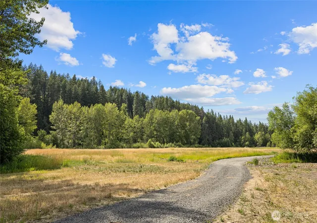Photo 3 of Single family home for sale at 691 Quail Dr, Cle Elum, WA 98922 | MLS# NWM2556689 | Listing updated on 2026-09-20