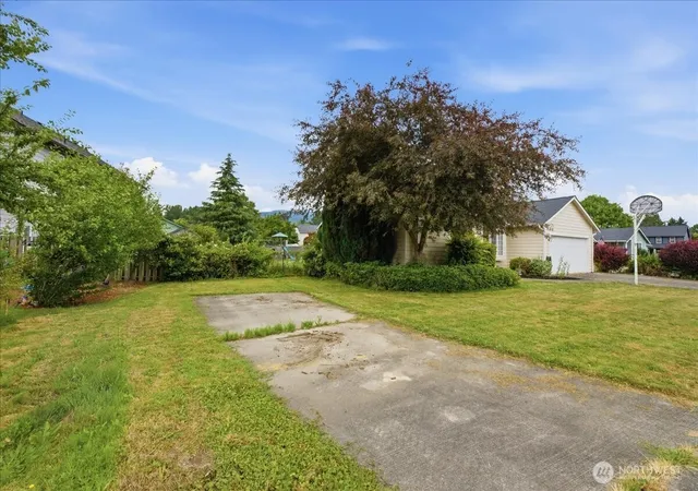 Photo 3 of Sale Pending at 916 Summer Meadows Ct, Sedro Woolley, WA 98284 | MLS# NWM2556720 | Listing updated on 2026-09-29