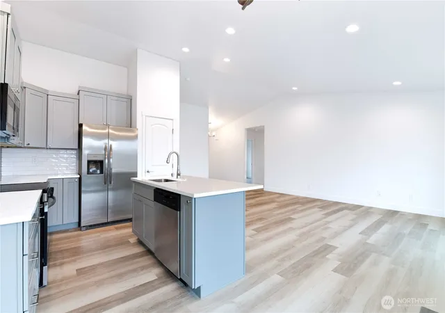 Photo 4 of Single family home for sale at 308 N Sandy Loop, Moses Lake, WA 98837 | MLS# NWM2556747 | Listing updated on 2026-09-22