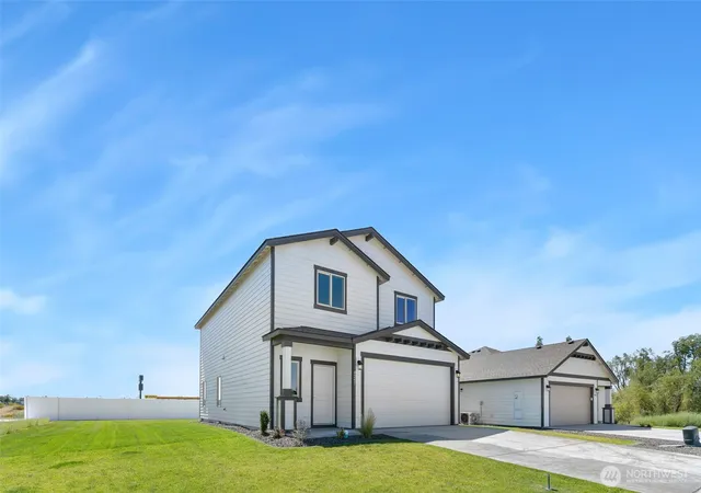 Photo 2 of Single family home for sale at 4247 W Sandy Ct, Moses Lake, WA 98837 | MLS# NWM2556770 | Listing updated on 2026-09-22