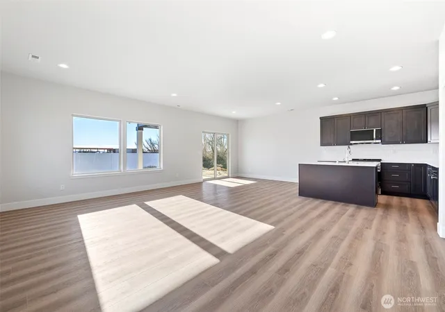 Photo 3 of Single family home for sale at 4247 W Sandy Ct, Moses Lake, WA 98837 | MLS# NWM2556770 | Listing updated on 2026-09-22