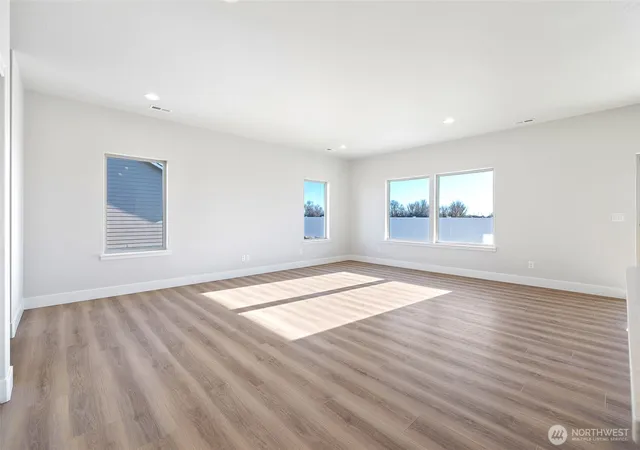Photo 4 of Single family home for sale at 4247 W Sandy Ct, Moses Lake, WA 98837 | MLS# NWM2556770 | Listing updated on 2026-09-22