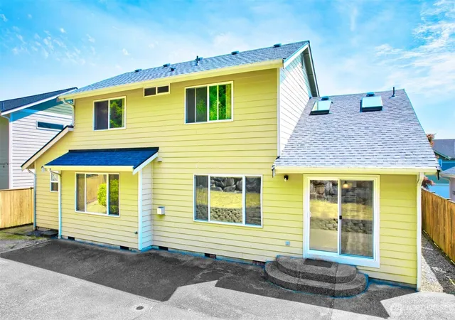 Photo 3 of Single family home for sale at 6401 60th Street W, University Place, WA 98467 | MLS# NWM2556780 | Listing updated on 2026-09-21