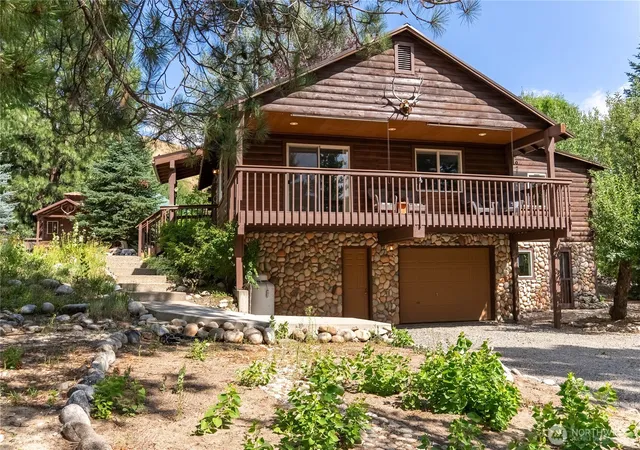 Photo 3 of Sale Pending at 14 Apple Way N, Winthrop, WA 98862 | MLS# NWM2556802 | Listing updated on 2026-10-16